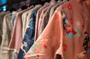 2025年消费市场成绩单出炉！50.1万亿规模领跑，新中式、国货潮撑起新增长