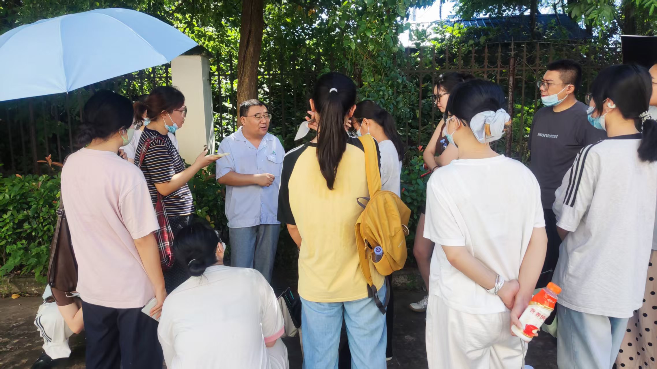 武汉纺织大学的学子来我司进行研学