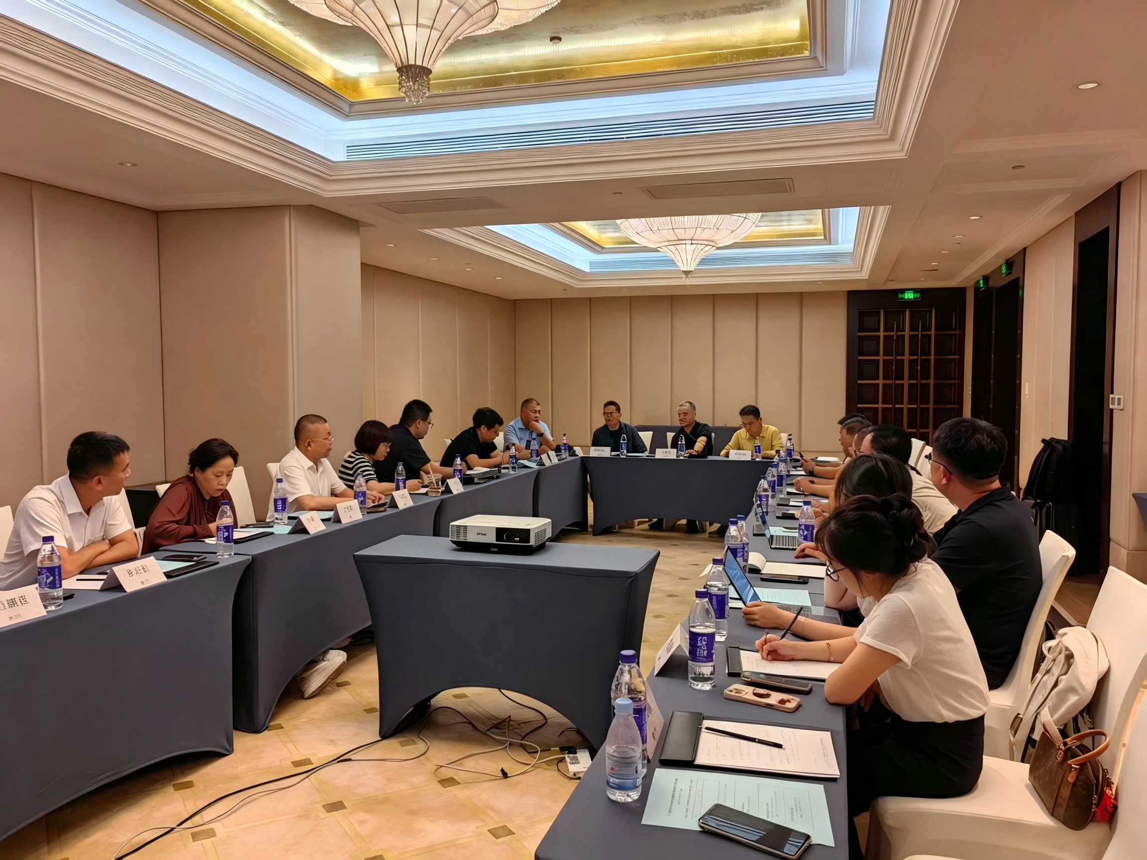 中国麻纺织行业协会汉麻专业委员会扩大会议在上海召开